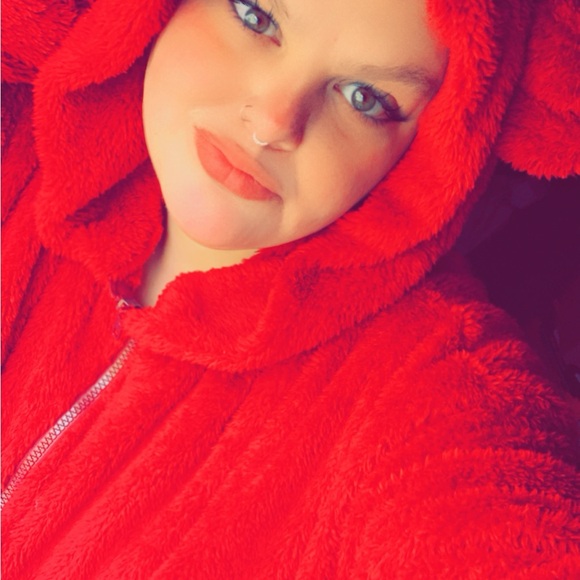 Meet your Posher, Alissa - Picture 15 of 16